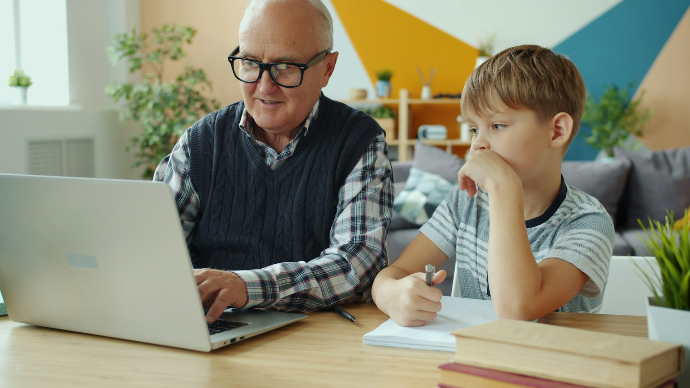 Verres adaptés au travail sur écran et à la lecture